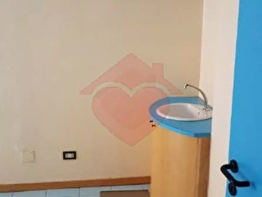 Immagine 12 di Negozio in affitto  in via xxv aprile 49 a Cassina De' Pecchi