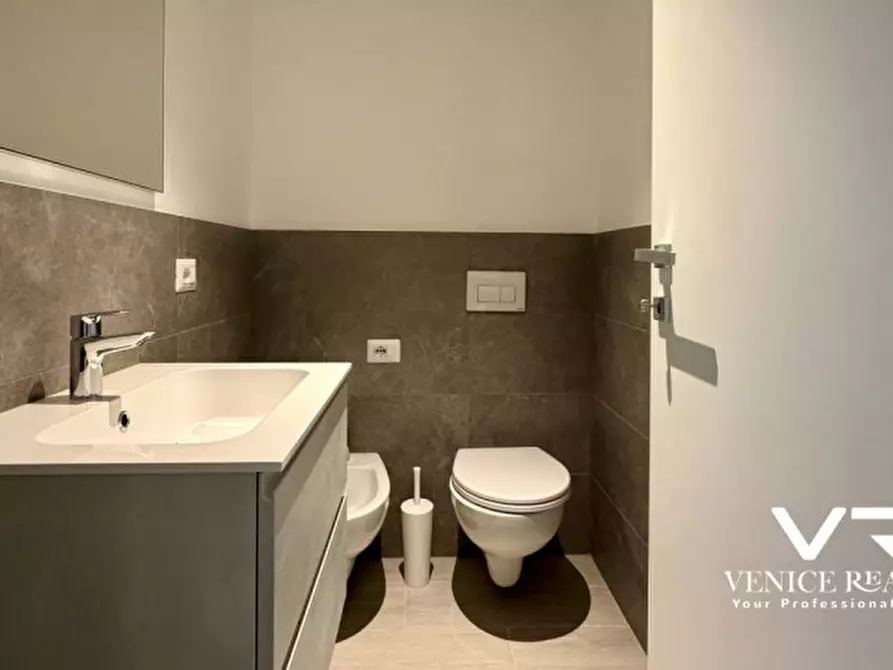 Immagine 26 di Appartamento in vendita  in viale oriente a Jesolo