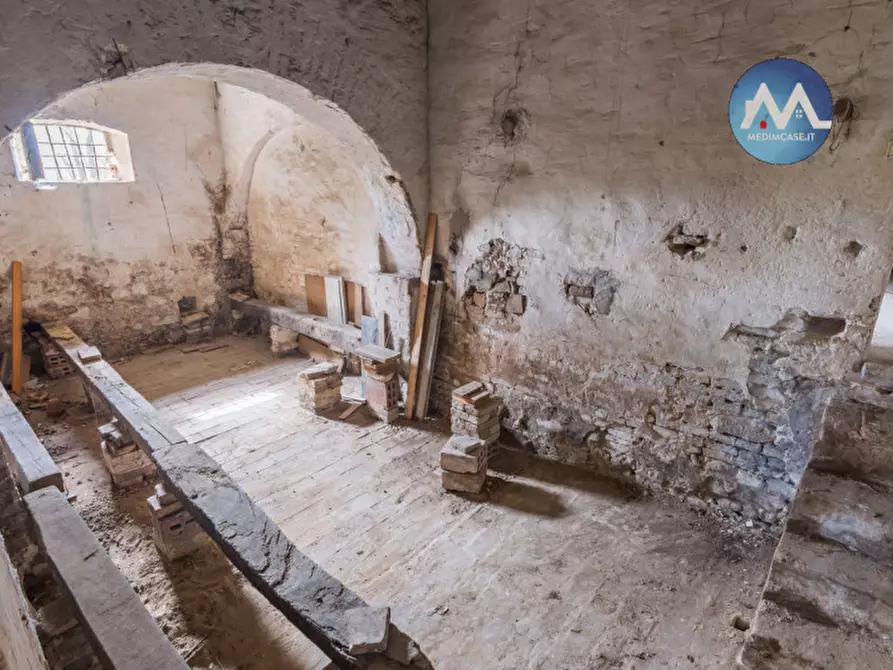 Immagine 9 di Rustico / casale in vendita  a Pesaro