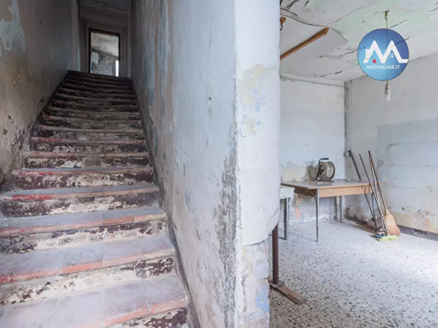 Immagine 11 di Rustico / casale in vendita  a Pesaro