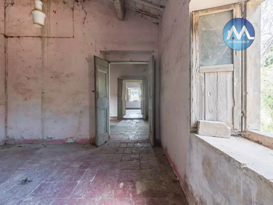 Immagine 16 di Rustico / casale in vendita  a Pesaro