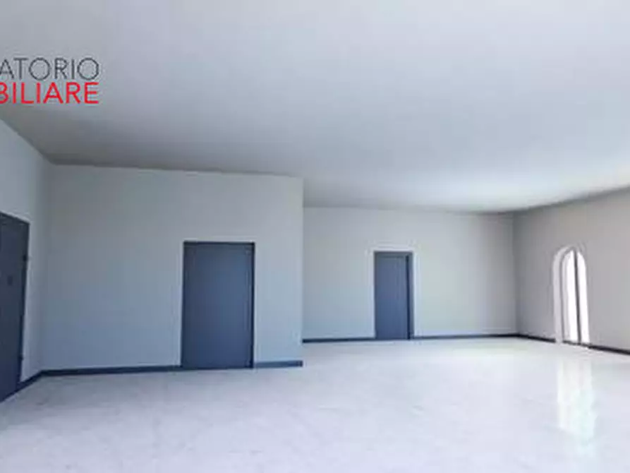 Immagine 12 di Attività commerciale in affitto  in via G. Marconi  19 a Mesagne