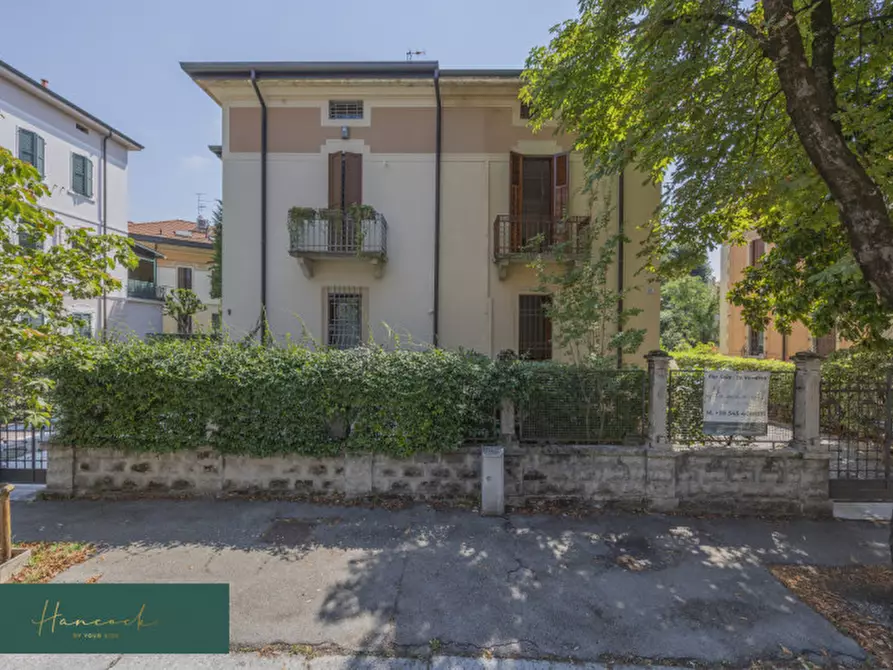 Immagine 3 di Villa in vendita  in Via Ciro Menotti a Verona