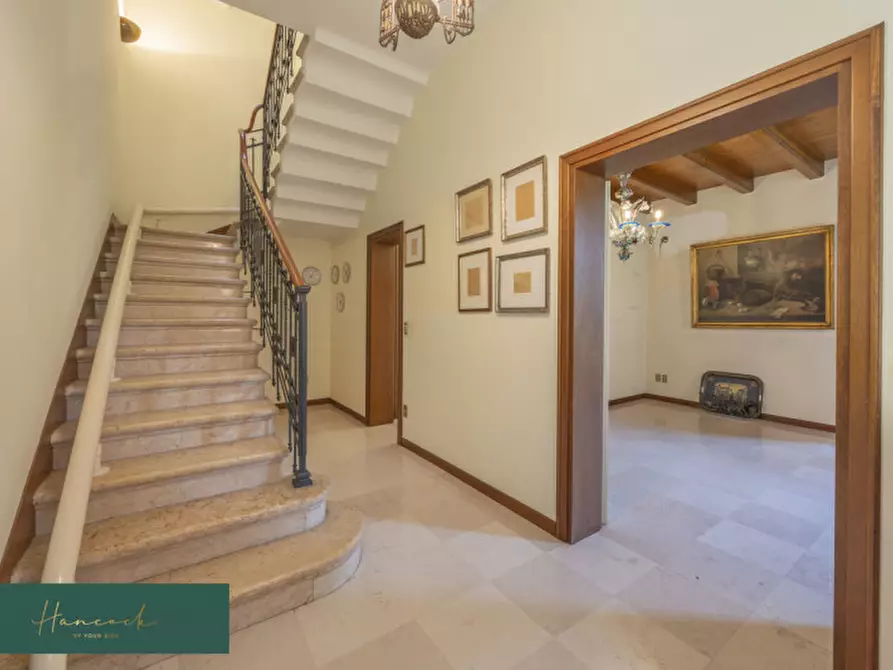 Immagine 7 di Villa in vendita  in Via Ciro Menotti a Verona