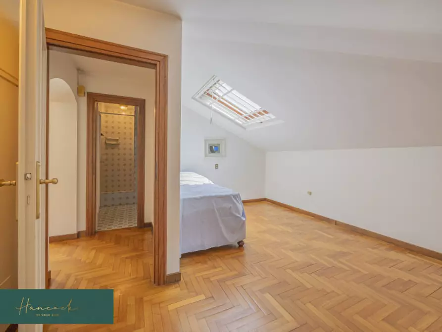 Immagine 31 di Villa in vendita  in Via Ciro Menotti a Verona