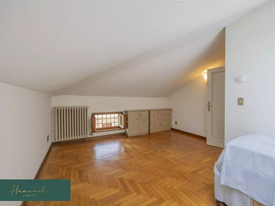 Immagine 32 di Villa in vendita  in Via Ciro Menotti a Verona