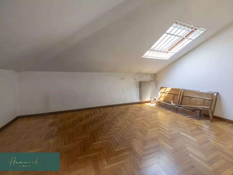 Immagine 33 di Villa in vendita  in Via Ciro Menotti a Verona