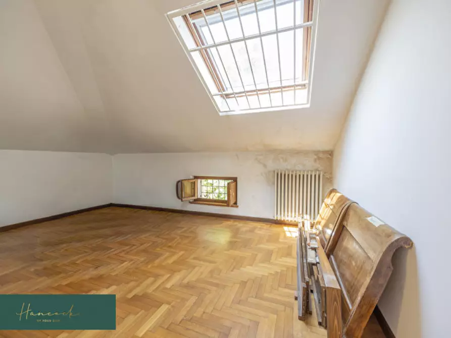 Immagine 35 di Villa in vendita  in Via Ciro Menotti a Verona