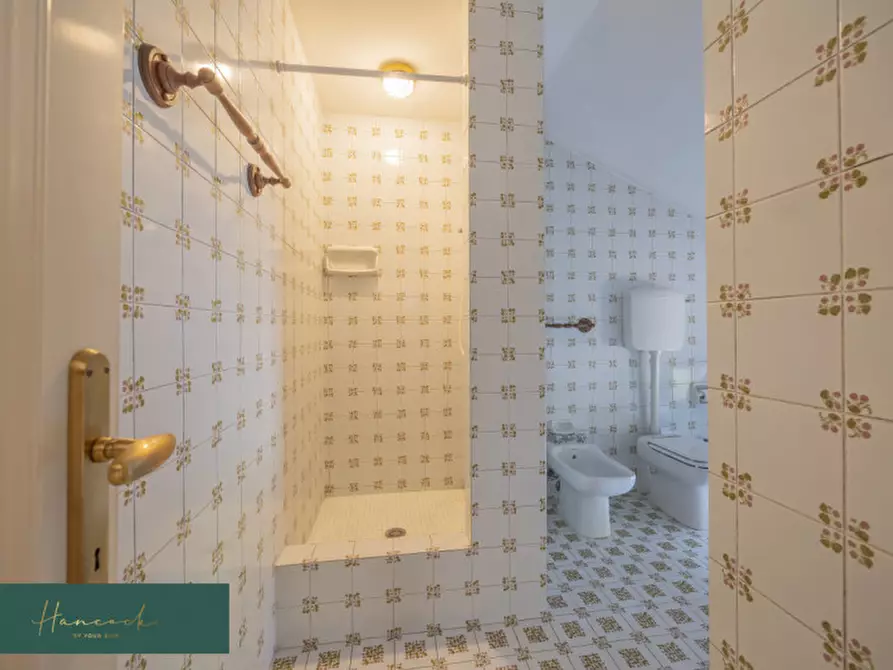 Immagine 36 di Villa in vendita  in Via Ciro Menotti a Verona