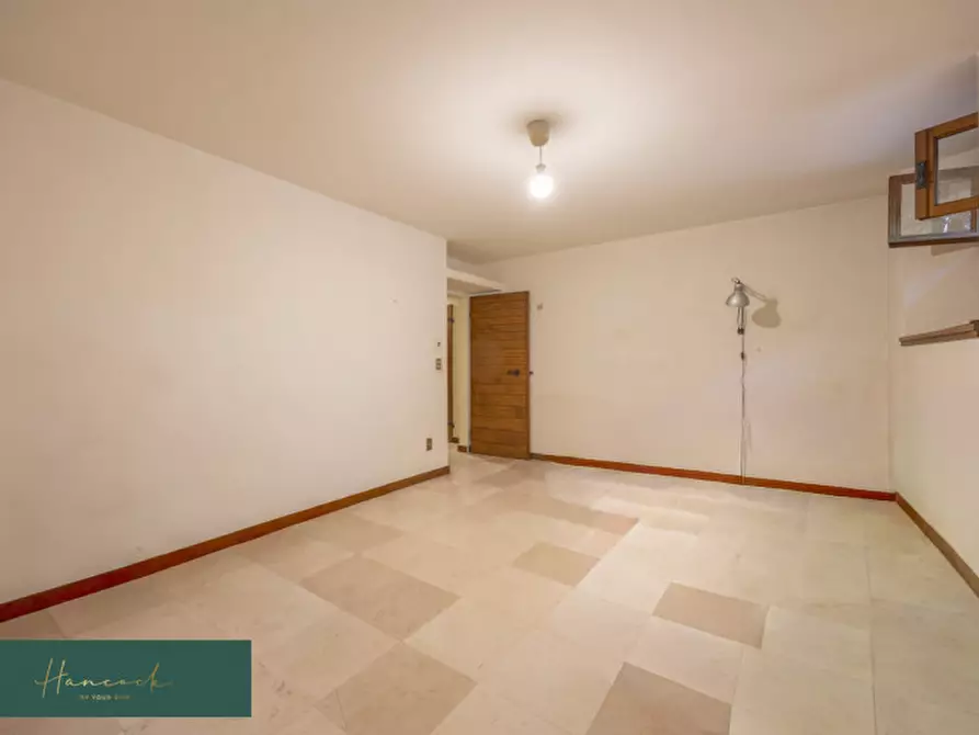 Immagine 41 di Villa in vendita  in Via Ciro Menotti a Verona