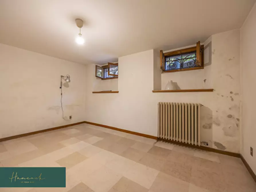 Immagine 42 di Villa in vendita  in Via Ciro Menotti a Verona