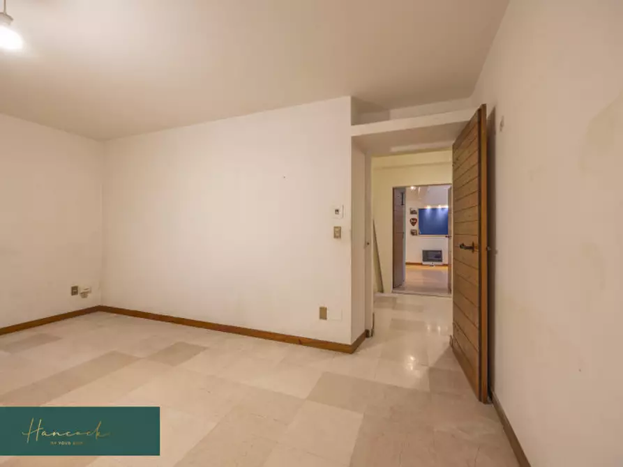 Immagine 43 di Villa in vendita  in Via Ciro Menotti a Verona