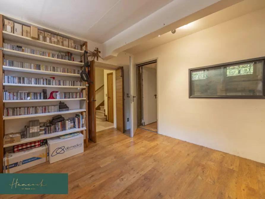 Immagine 45 di Villa in vendita  in Via Ciro Menotti a Verona