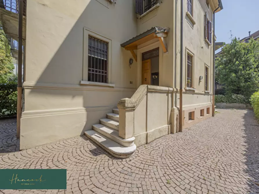 Immagine 48 di Villa in vendita  in Via Ciro Menotti a Verona