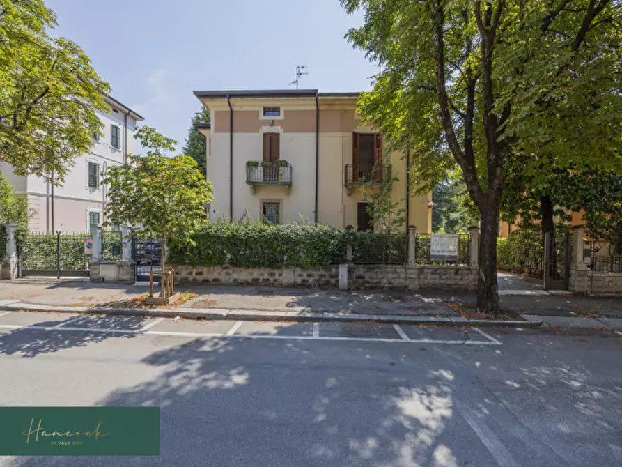 Immagine 53 di Villa in vendita  in Via Ciro Menotti a Verona