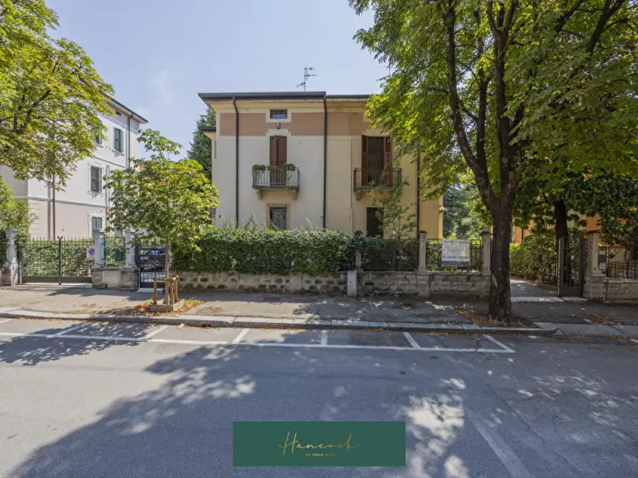 Immagine 54 di Villa in vendita  in Via Ciro Menotti a Verona
