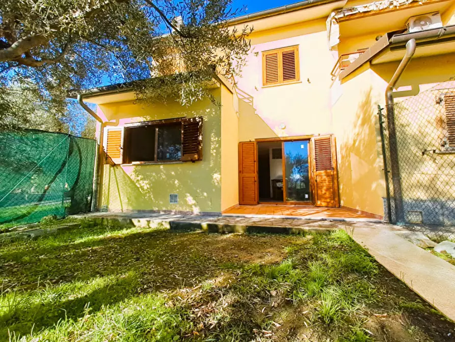 Immagine 3 di Villetta a schiera in vendita  a Passignano Sul Trasimeno