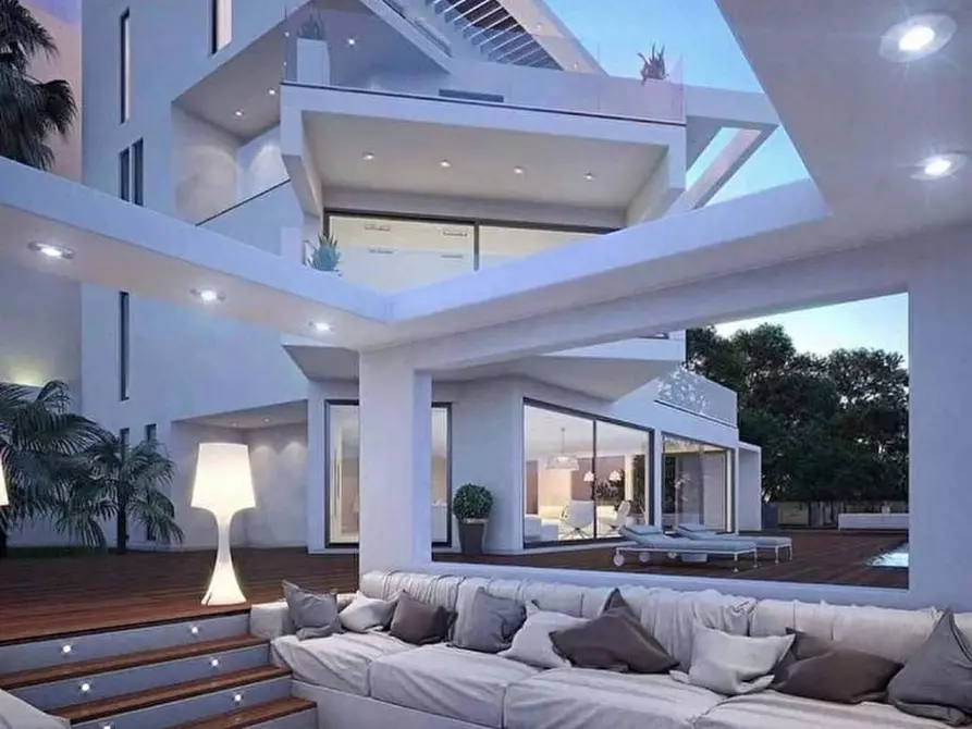 Immagine 2 di Villa in vendita  a Trento