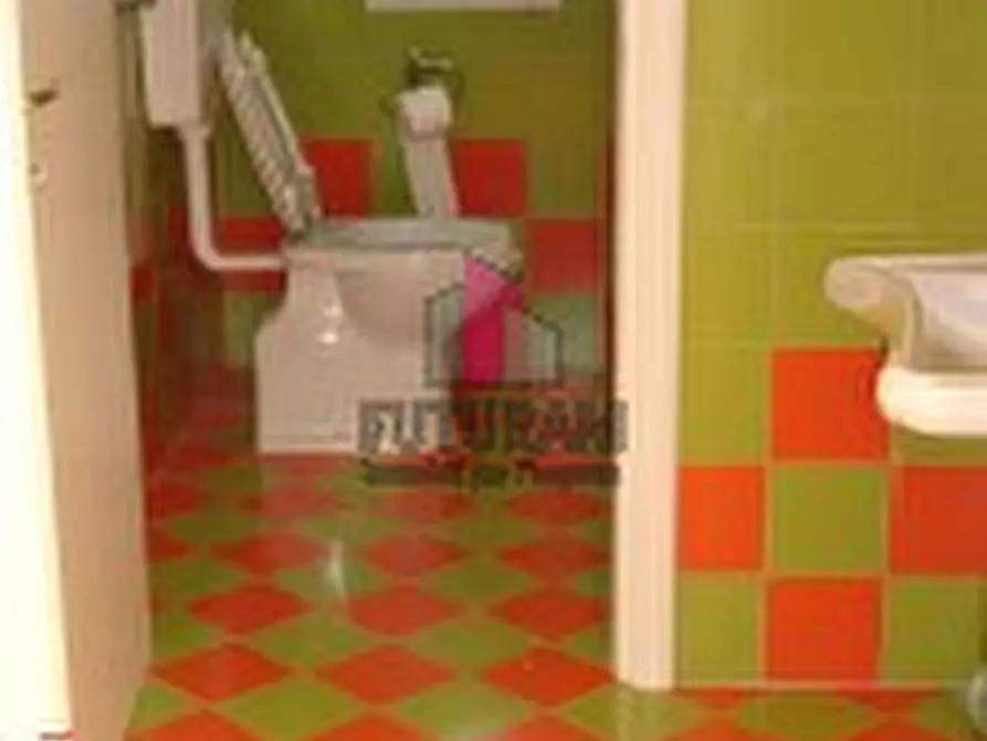 Immagine 7 di Laboratorio in vendita  a Pernumia