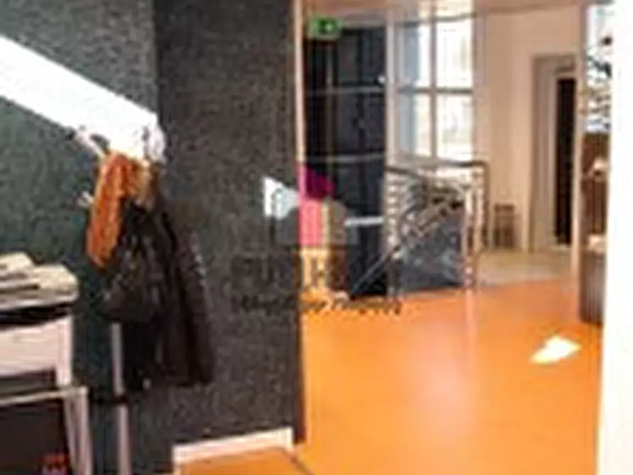 Immagine 10 di Laboratorio in vendita  a Pernumia