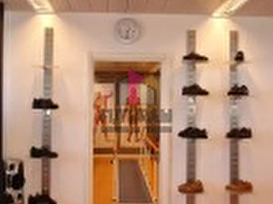 Immagine 12 di Laboratorio in vendita  a Pernumia