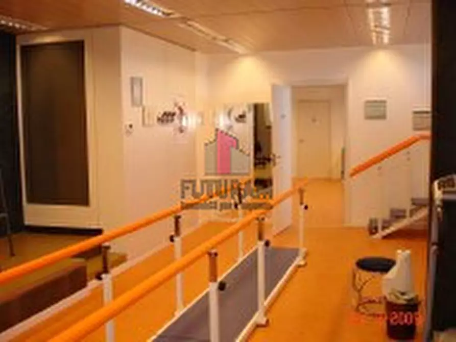 Immagine 13 di Laboratorio in vendita  a Pernumia