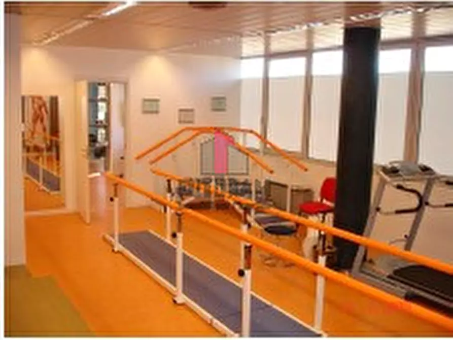 Immagine 14 di Laboratorio in vendita  a Pernumia