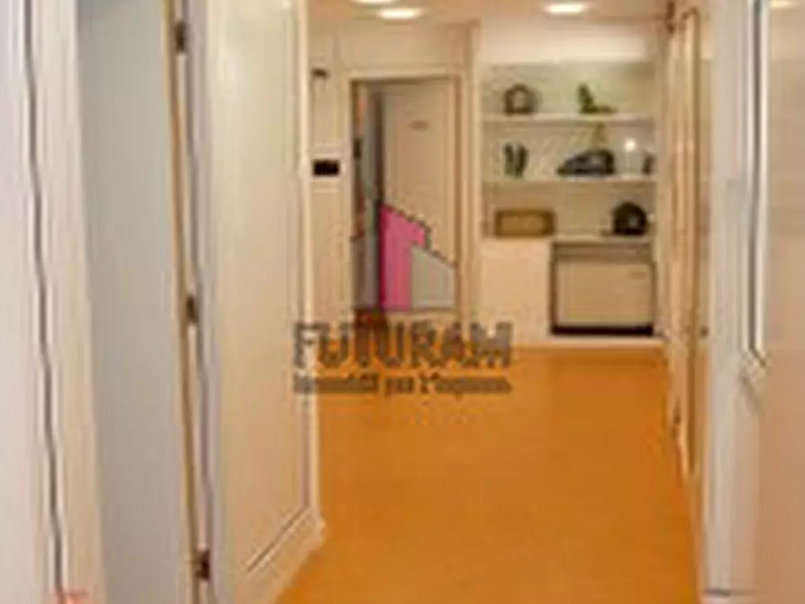 Immagine 16 di Laboratorio in vendita  a Pernumia