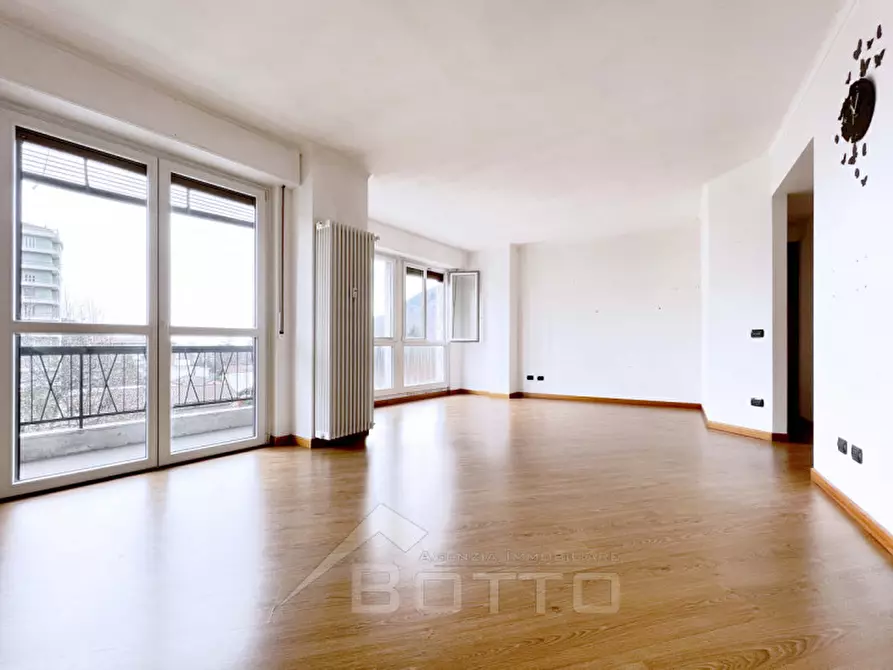 Immagine 1 di Appartamento in vendita  in piazza cavour 14 a Borgosesia
