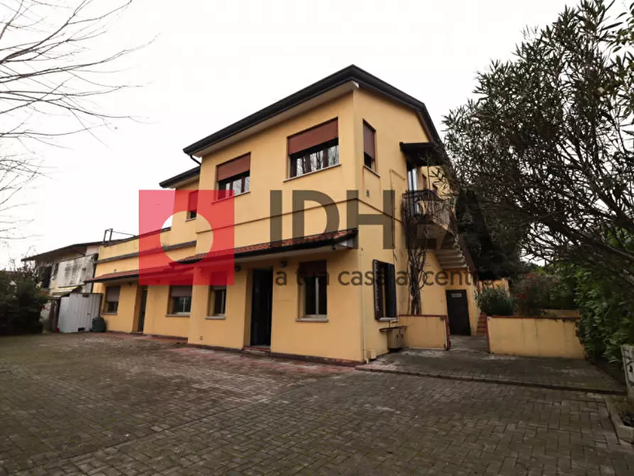 Immagine 1 di Attività commerciale in vendita  a Treviso