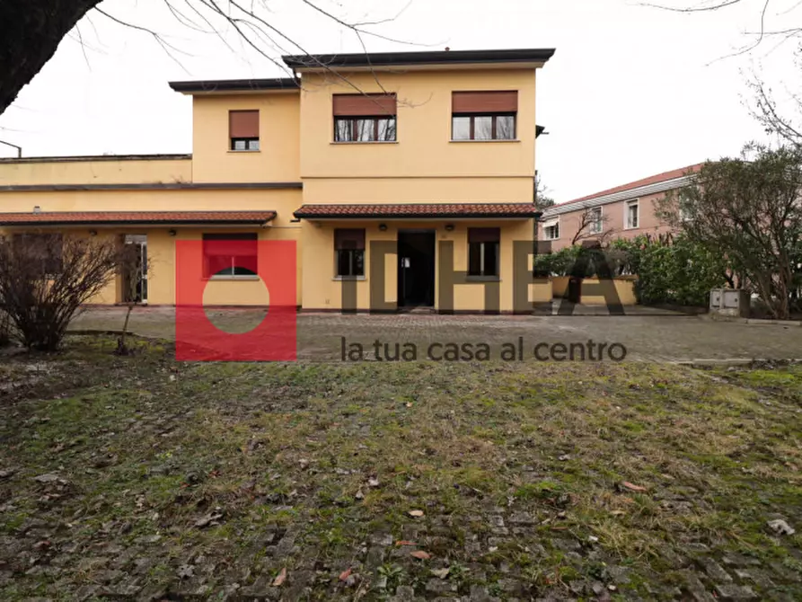 Immagine 2 di Attività commerciale in vendita  a Treviso