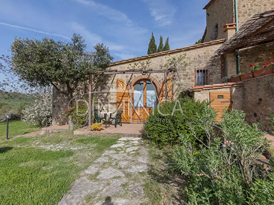 Immagine 9 di Agriturismo in vendita  a Pomarance