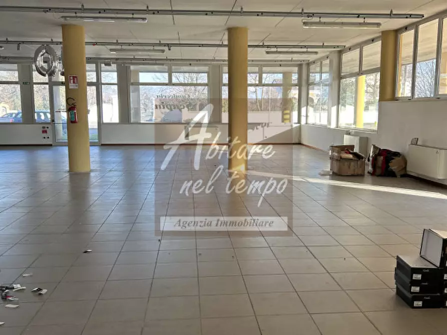 Immagine 2 di Attività commerciale in affitto  a Tombolo