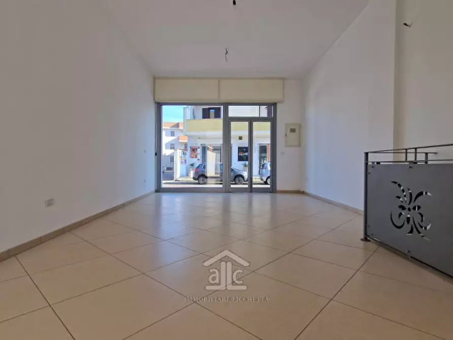 Immagine 2 di Negozio in vendita  in Via Rubichi 76 a Monteroni Di Lecce