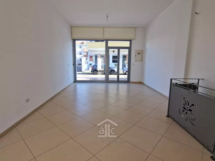 Immagine 7 di Negozio in vendita  in Via Rubichi 76 a Monteroni Di Lecce