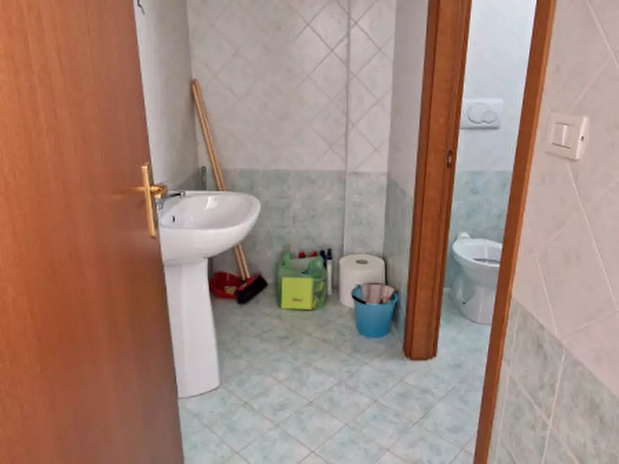 Immagine 10 di Negozio in vendita  in Via Rubichi 76 a Monteroni Di Lecce