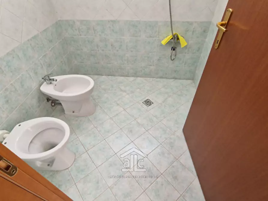 Immagine 11 di Negozio in vendita  in Via Rubichi 76 a Monteroni Di Lecce