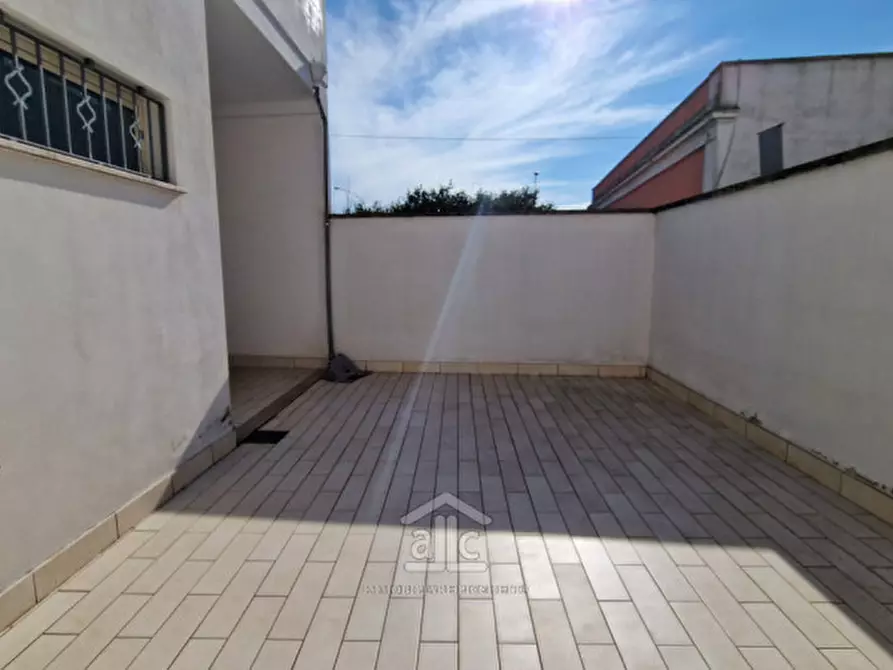 Immagine 15 di Negozio in vendita  in Via Rubichi 76 a Monteroni Di Lecce