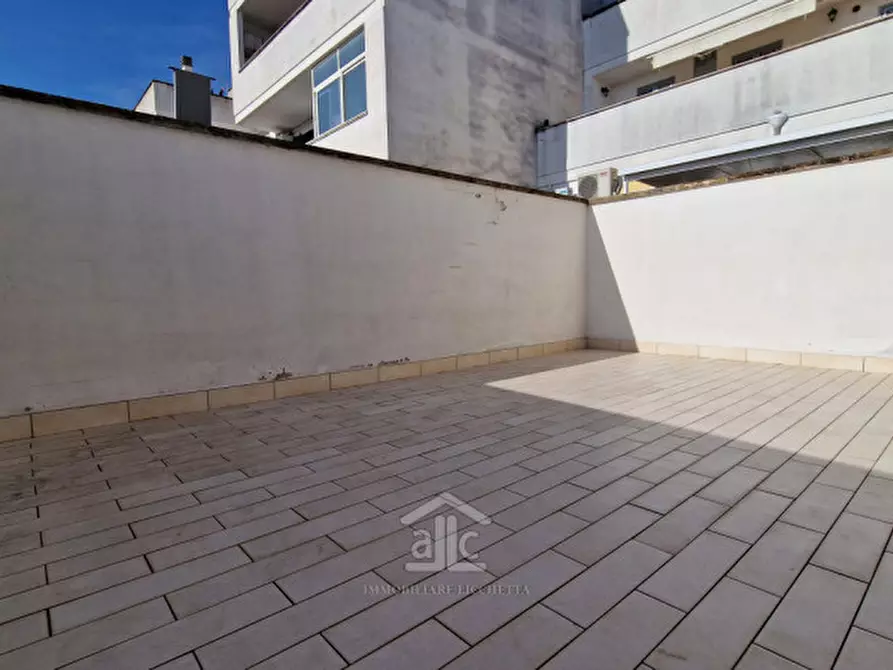 Immagine 17 di Negozio in vendita  in Via Rubichi 76 a Monteroni Di Lecce