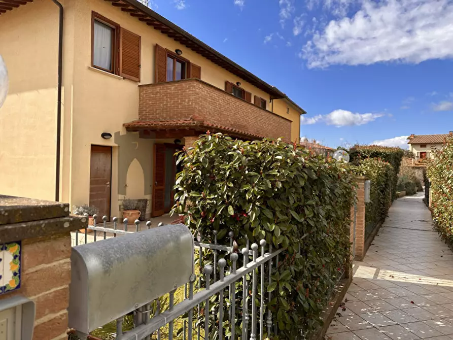 Immagine 22 di Villetta a schiera in vendita  in via mamelii a Castiglione Del Lago