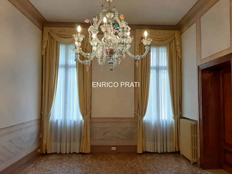 Immagine 1 di Palazzo in vendita  a Bassano Del Grappa