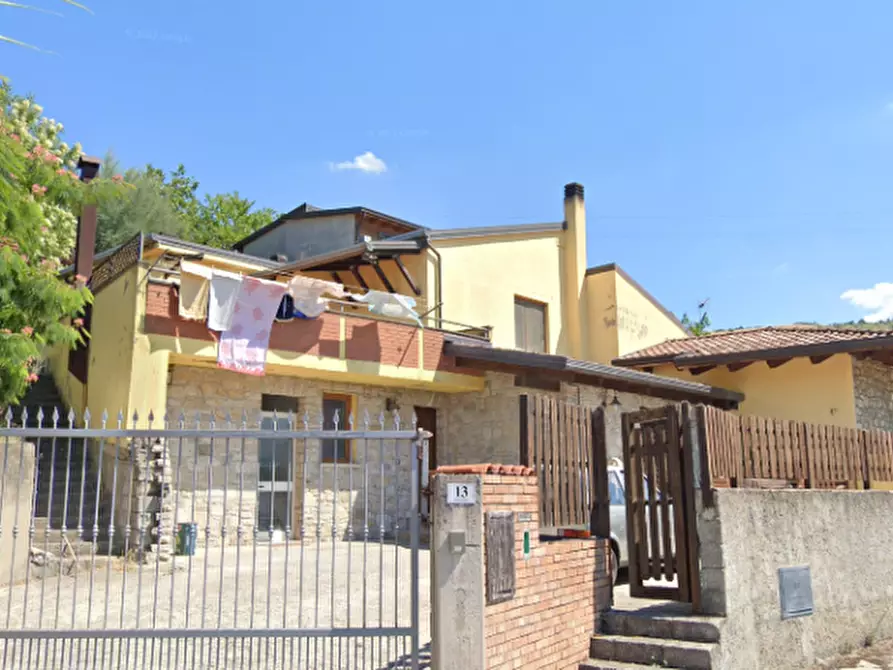 Immagine 1 di Casa indipendente in vendita  in Contrada Marrucaro 11 a Potenza