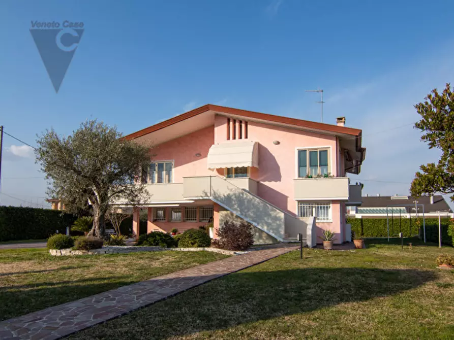 Immagine 1 di Casa indipendente in vendita  a Legnaro