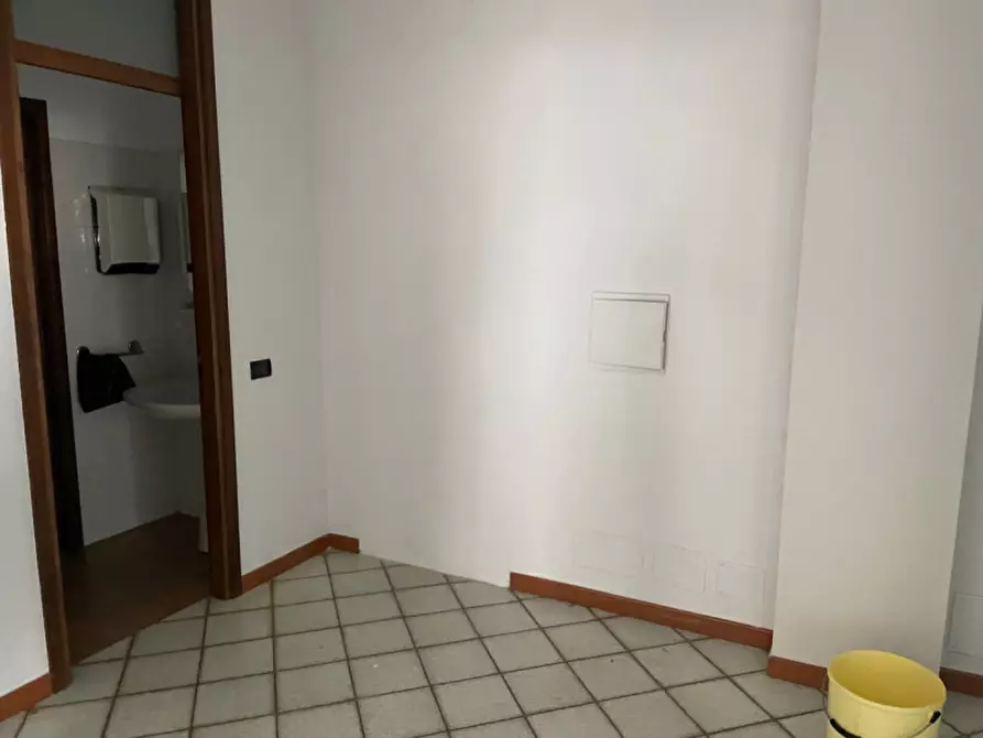 Immagine 6 di Ufficio in affitto  in Via Macina a Casalgrande