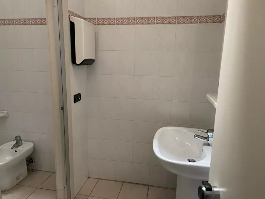 Immagine 12 di Ufficio in affitto  in Via Macina a Casalgrande