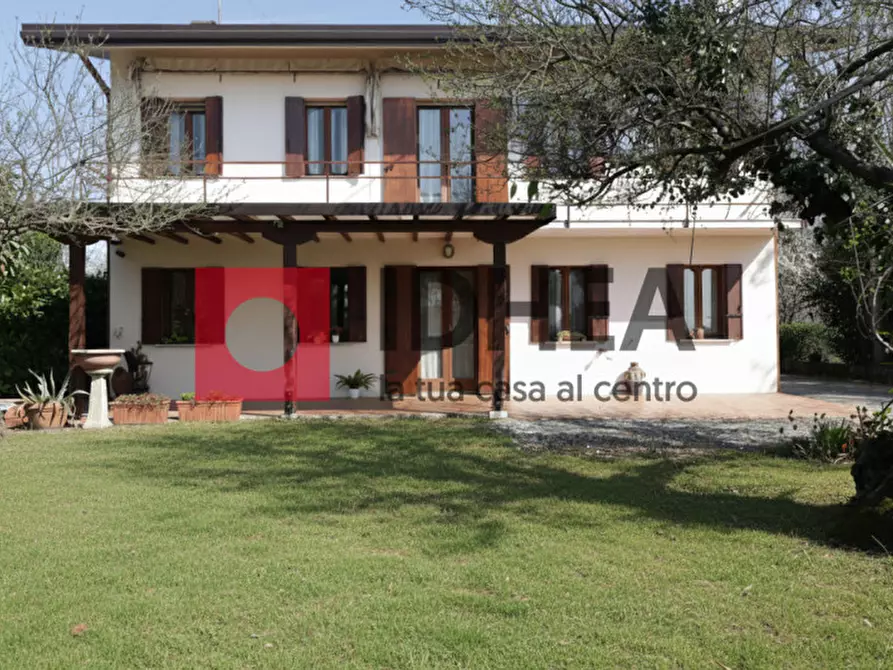 Immagine 1 di Casa indipendente in vendita  in Via Grave a Maserada Sul Piave