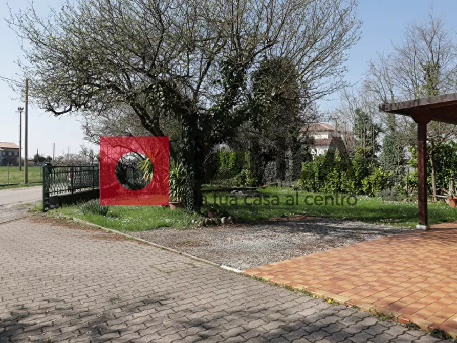 Immagine 16 di Casa indipendente in vendita  in Via Grave a Maserada Sul Piave