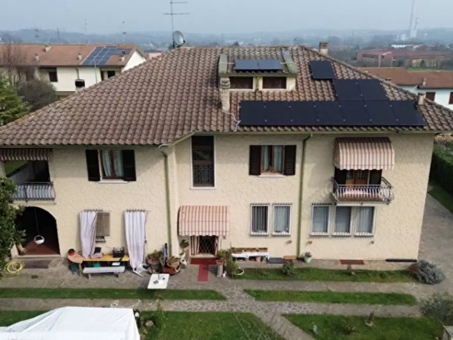 Immagine 2 di Villa in vendita  a Monzambano