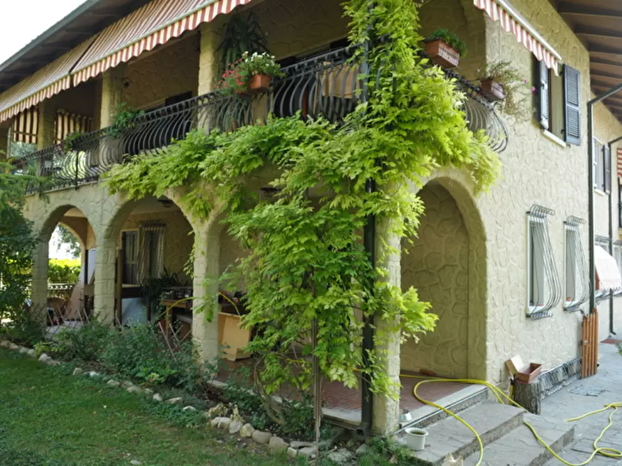 Immagine 4 di Villa in vendita  a Monzambano