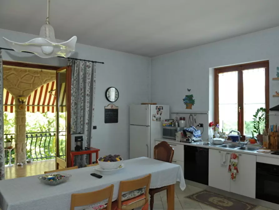 Immagine 9 di Villa in vendita  a Monzambano